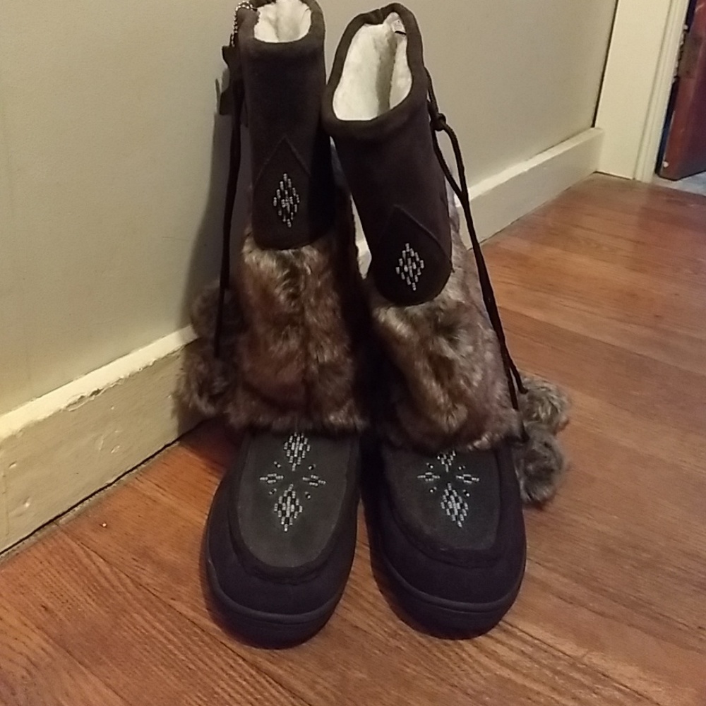 Taxi Elite Mukluks - Brand New